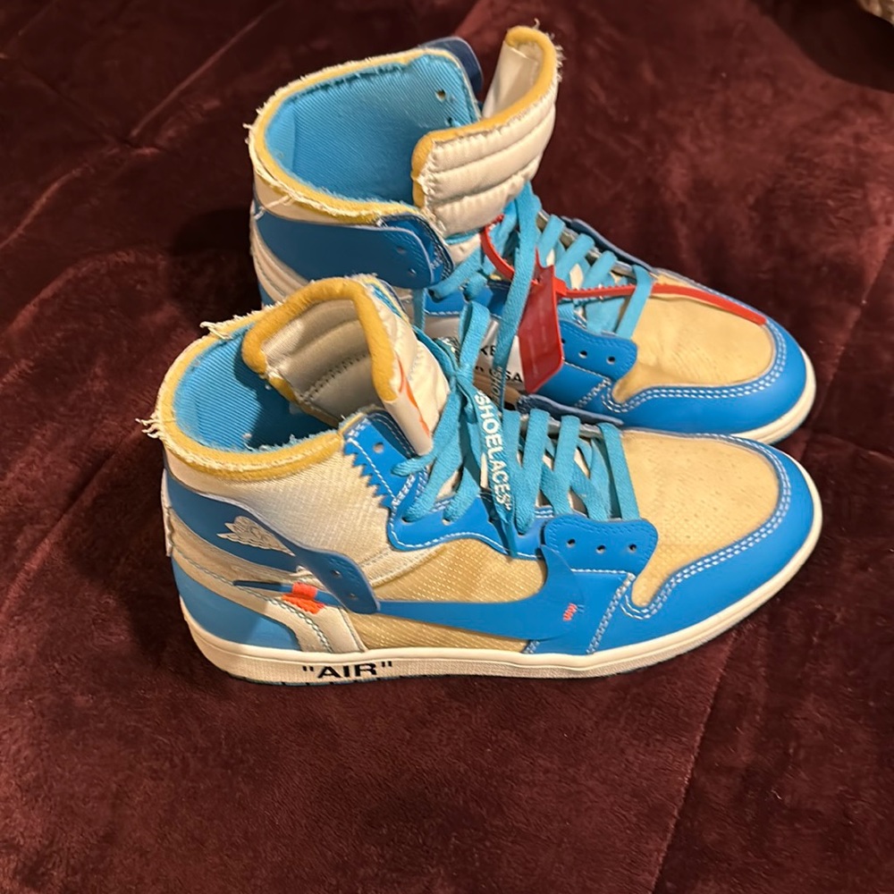 Jordan ones off-white unc blue worn twice but in amazing condition